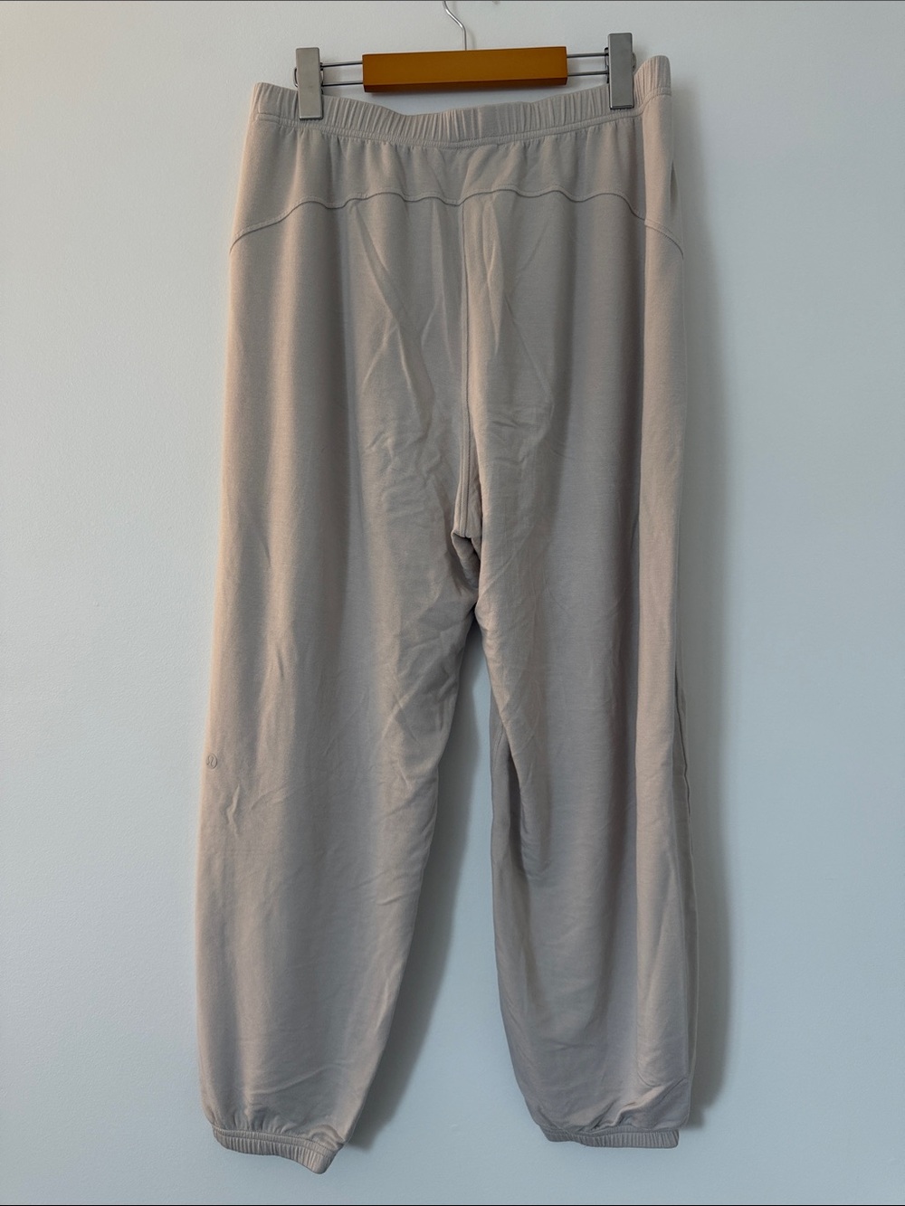 Lululemon BeCalm Mid Rise pants Medium - Picture 6 of 7